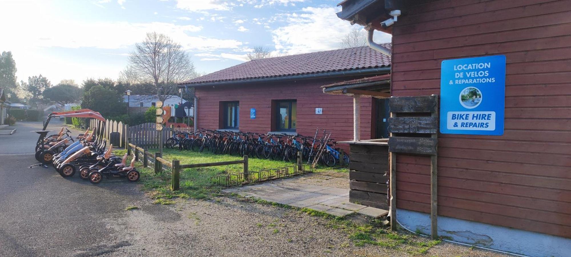 ホテル Au Bonheur Des Landes Gastes エクステリア 写真